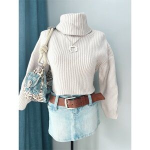 Aritzia Babaton | 100% Merino Wool Crop Turtleneck Sweater